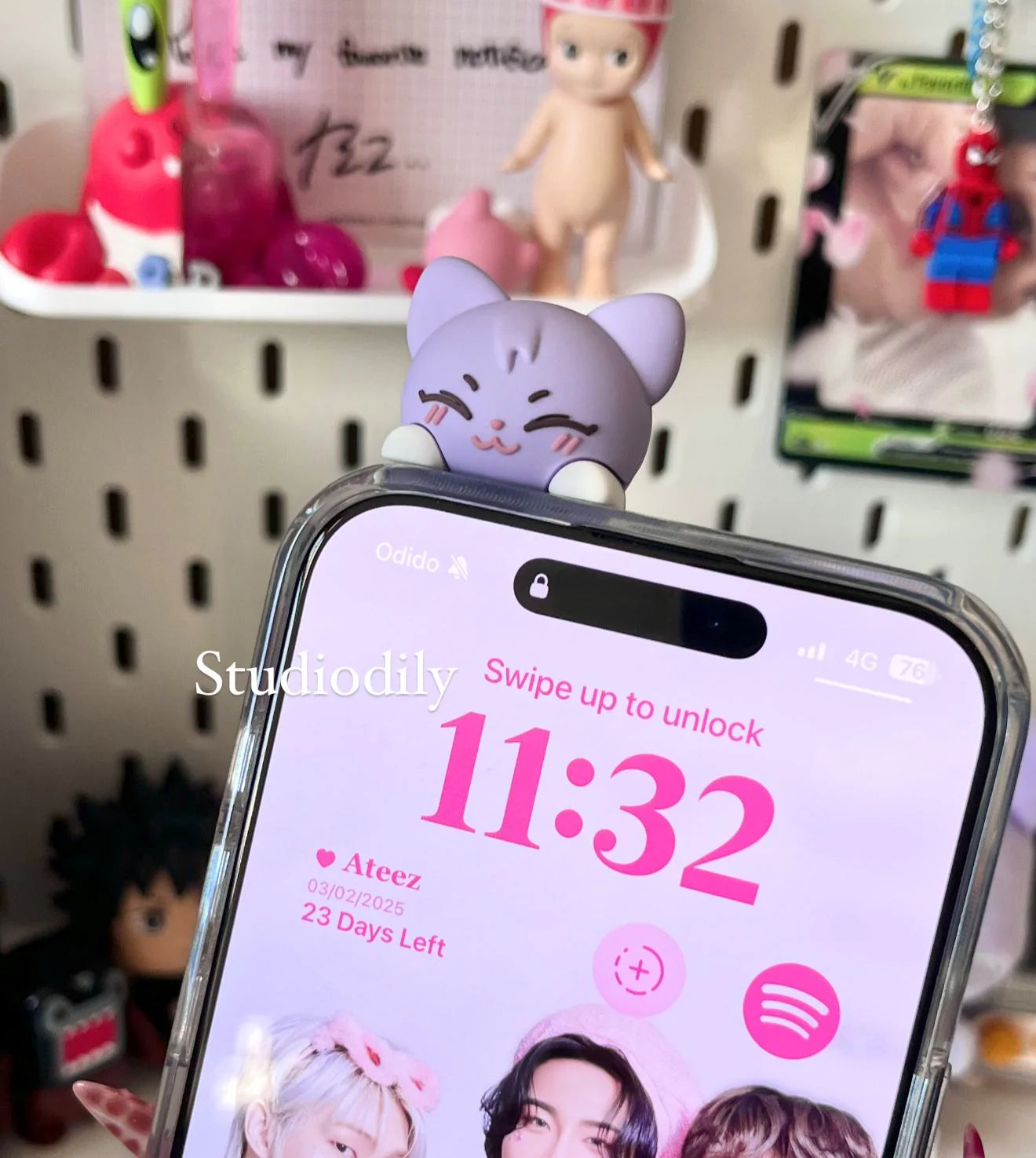 [SKZ fan made merch] SKZOO phone peeker by studiodily